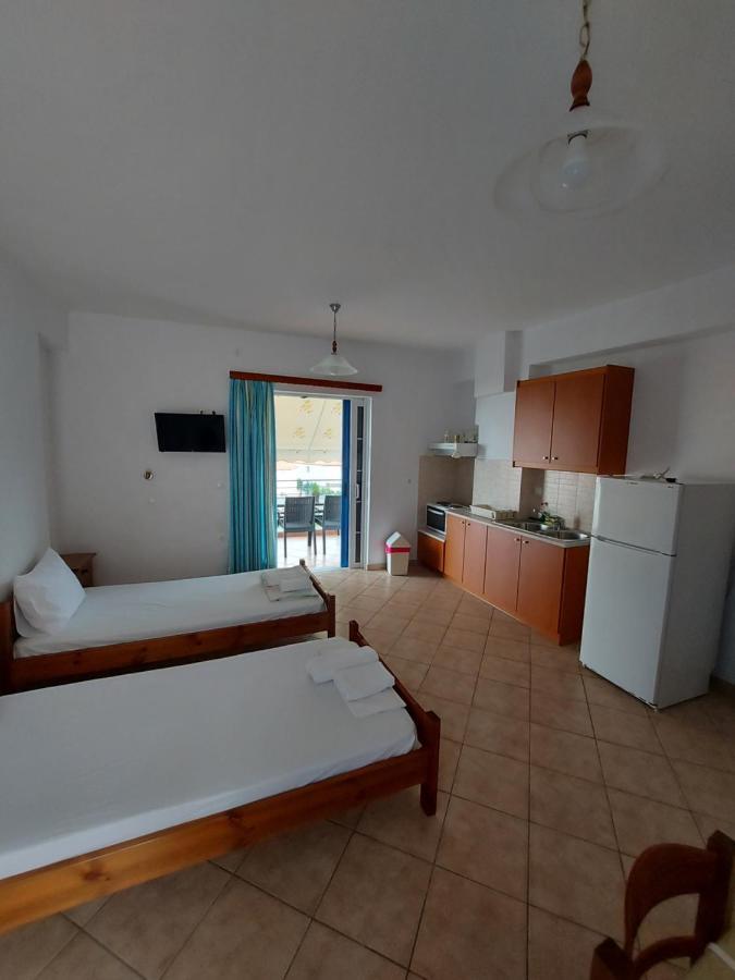 Matina Apartments Tyros المظهر الخارجي الصورة