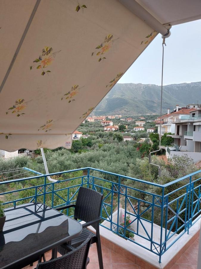 Matina Apartments Tyros المظهر الخارجي الصورة