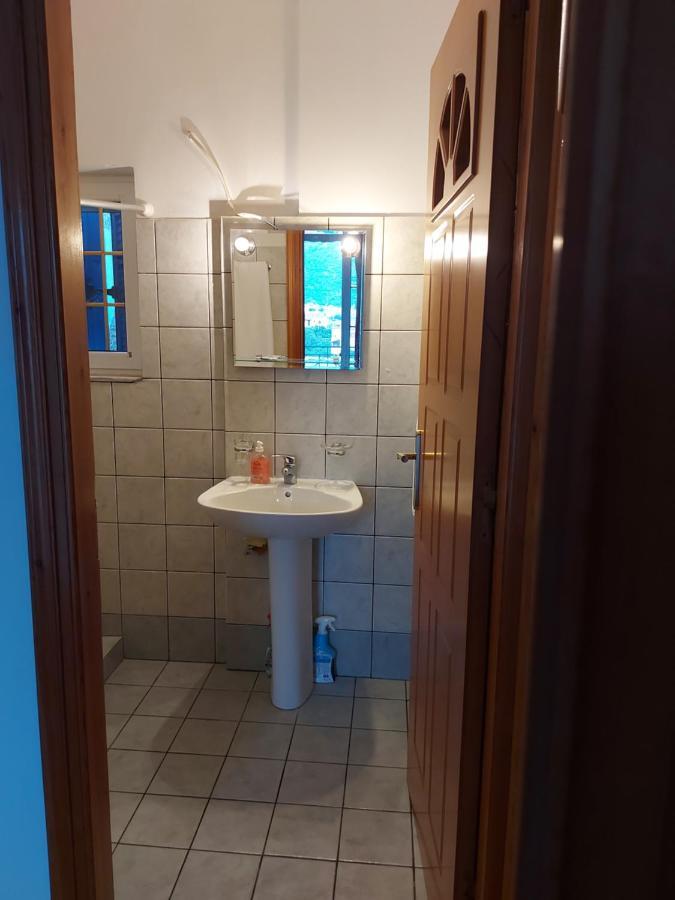 Matina Apartments Tyros المظهر الخارجي الصورة