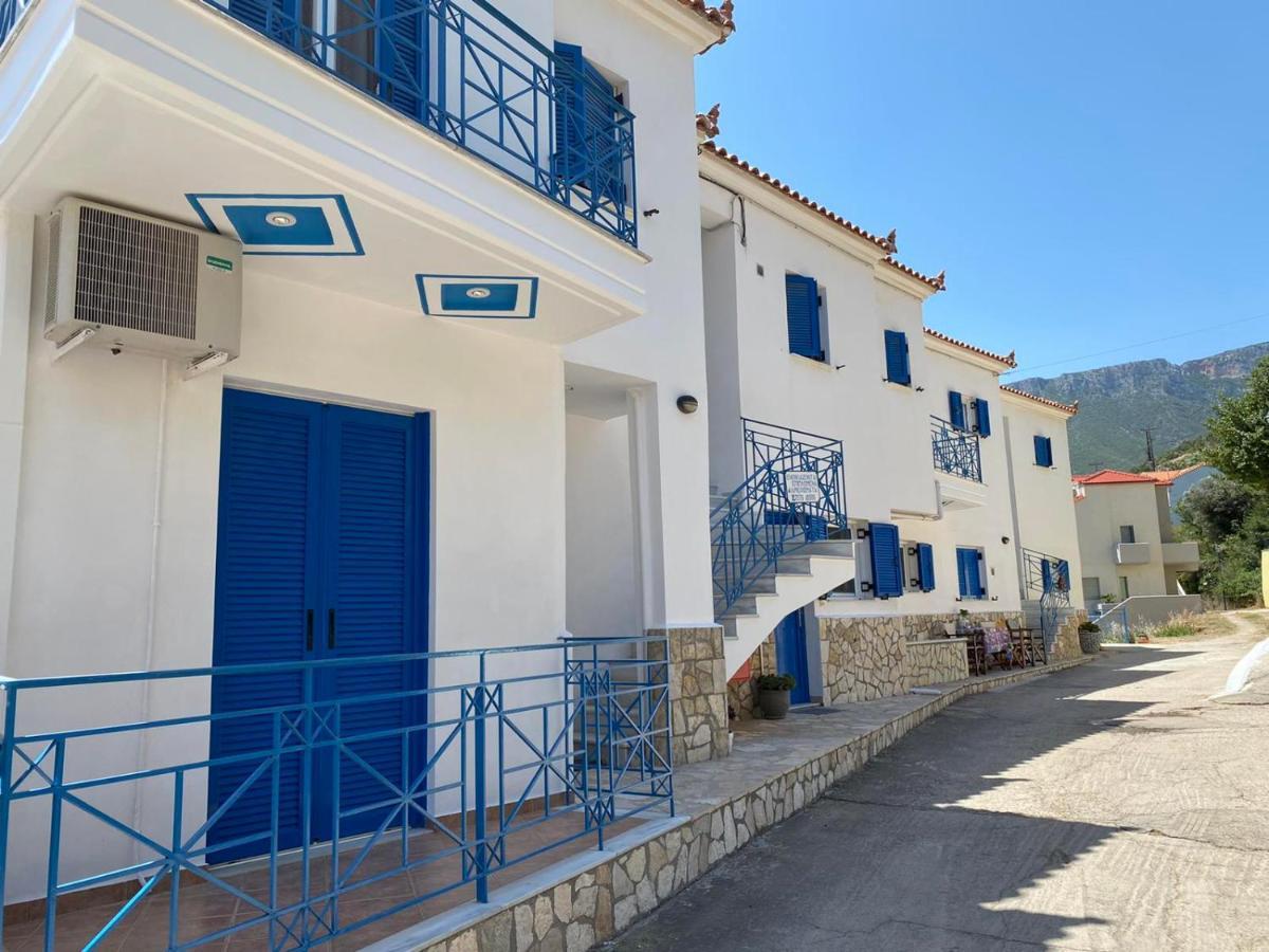 Matina Apartments Tyros المظهر الخارجي الصورة