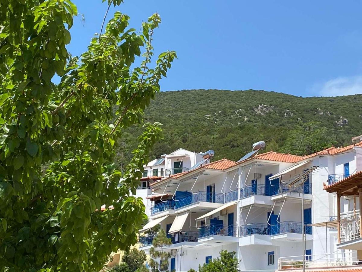 Matina Apartments Tyros المظهر الخارجي الصورة