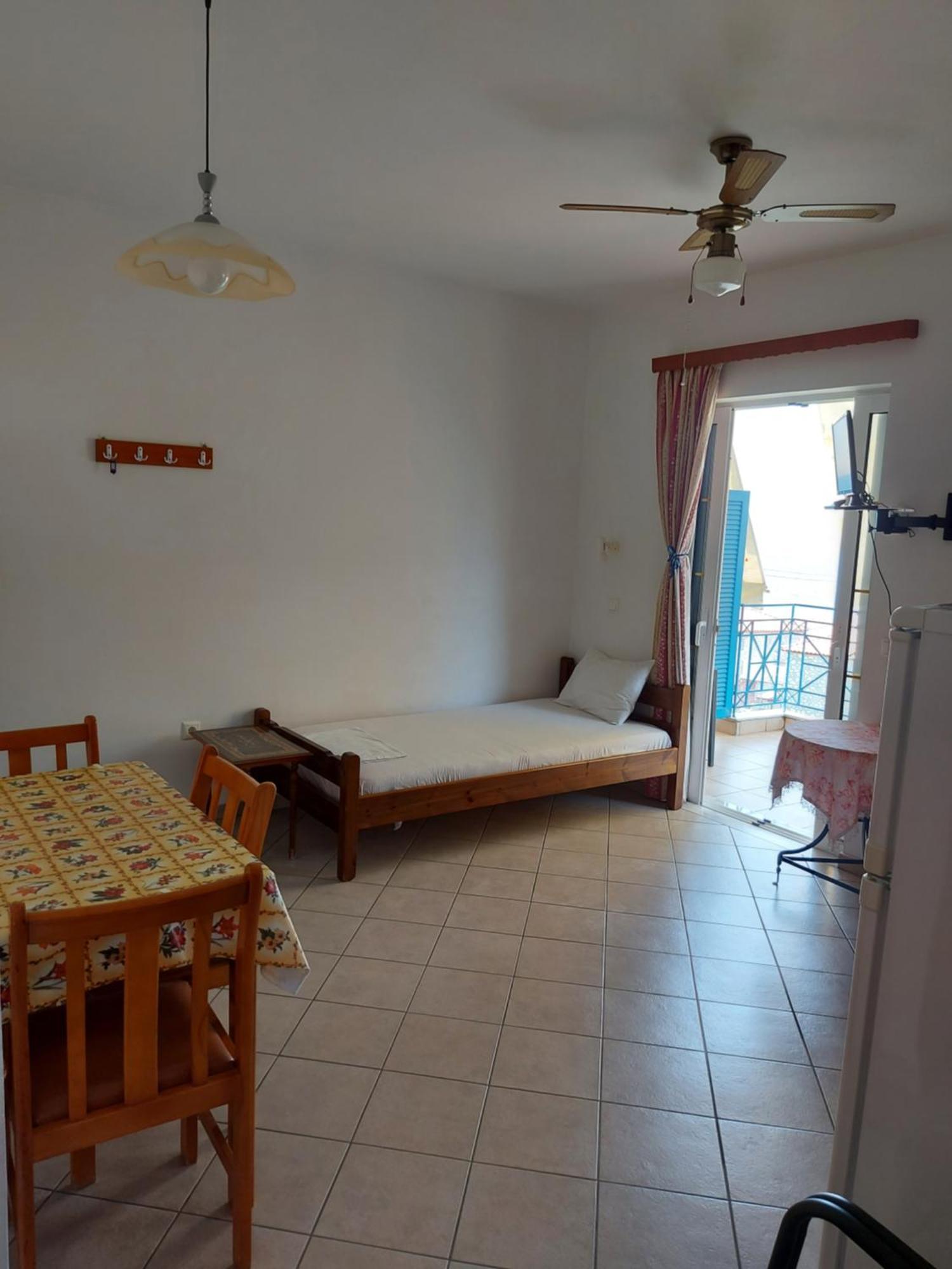 Matina Apartments Tyros الغرفة الصورة