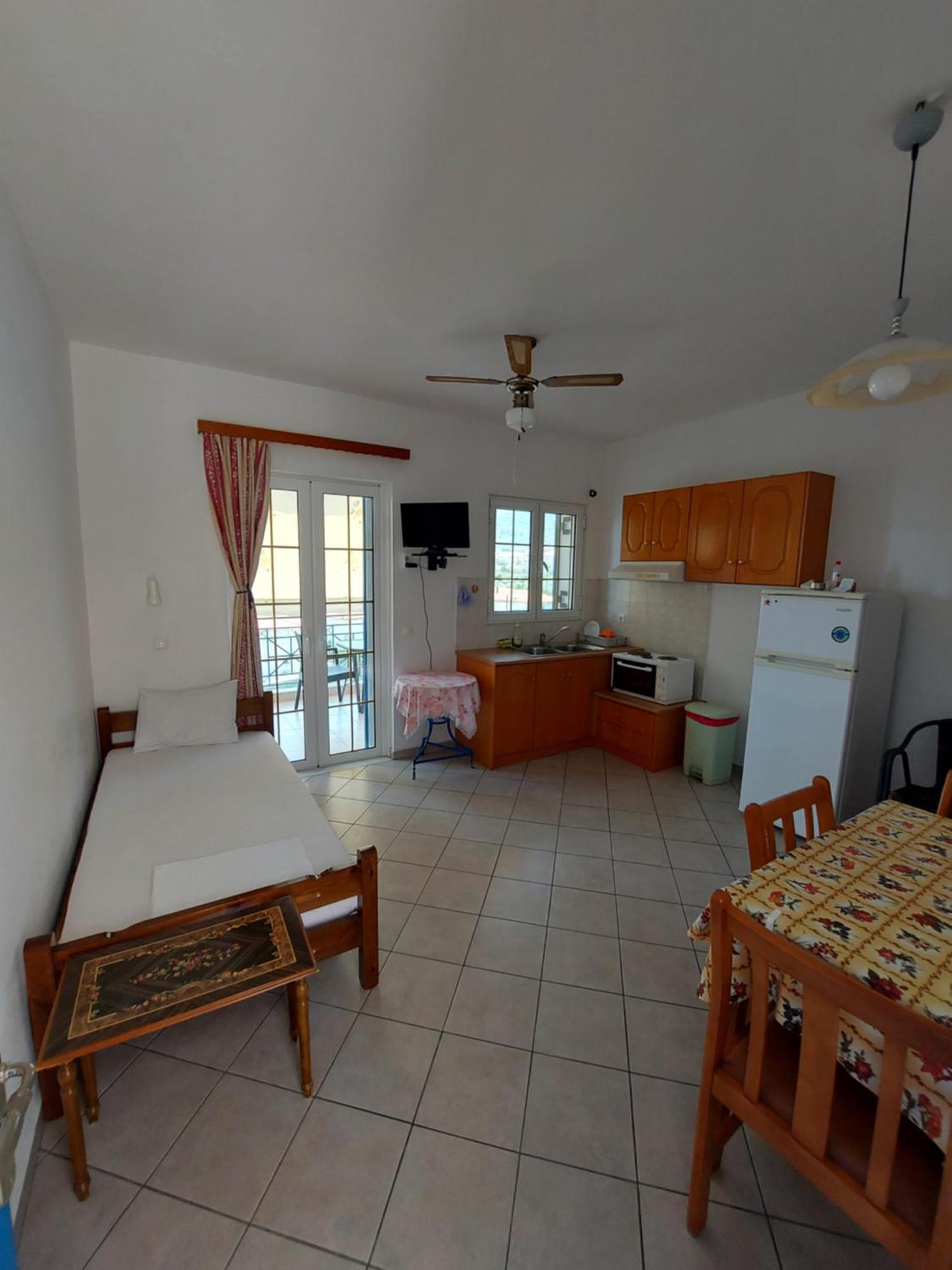 Matina Apartments Tyros الغرفة الصورة